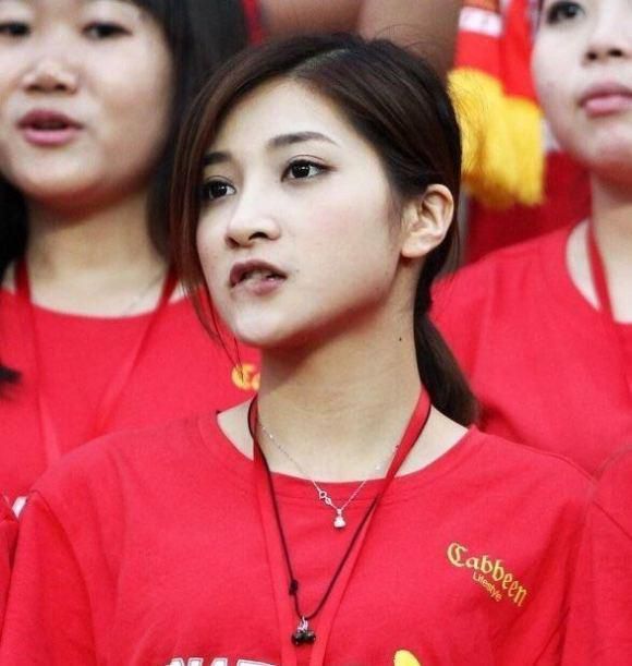 丰满少妇与大狼拘