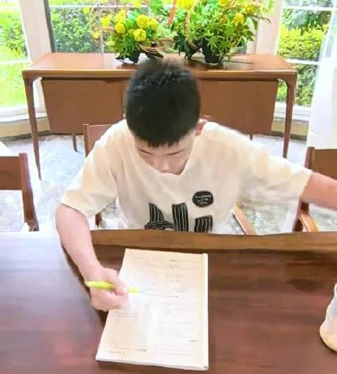 海外华人必看！3招解决爱奇艺地区限制，轻松追《欢乐家长群2》