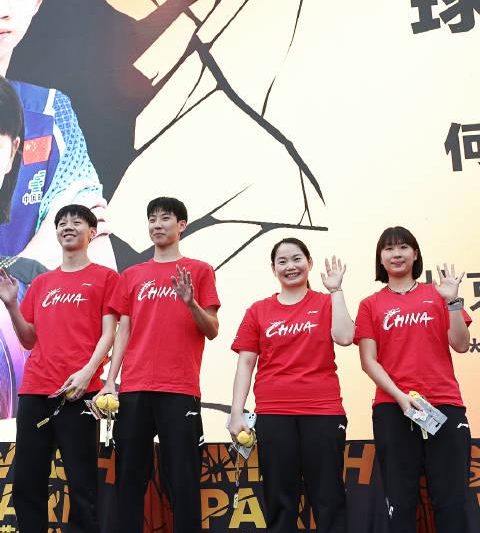 国乒天团空降球迷公园！治愈系笑容+签名合影，这才是追星正确打开方式