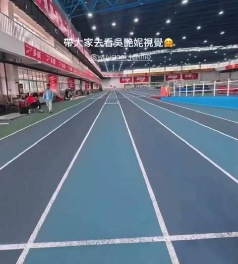 吴艳妮跨栏第一视角引爆全网，沉浸式体验背后的训练秘密大揭秘