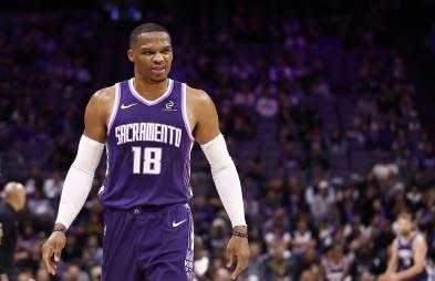 威少创纪录之夜遭遇里程悲,国王不敌马刺暴露团队配合短板