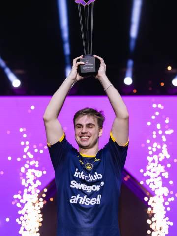 4-0横扫对手!莫雷加德夺冠后晒照狂呼WOW,他的成功秘诀是什么?