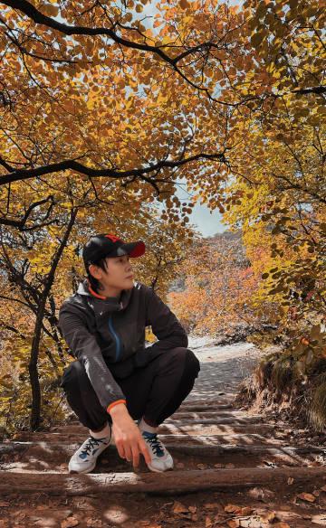 海外华人追剧遇阻?王濛登高赏红叶引发对国内娱乐内容限制的思考